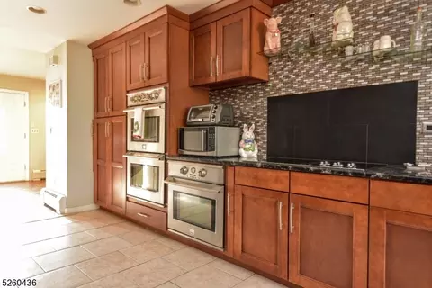 341 Lake St, Upper Saddle River, NJ 07458