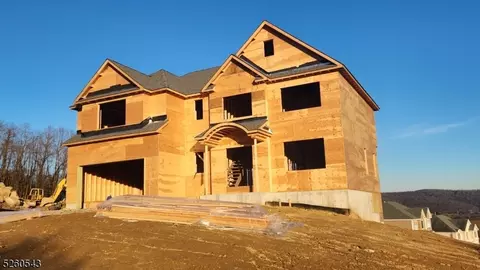 2 Spring Ct, Phillipsburg, NJ 08865