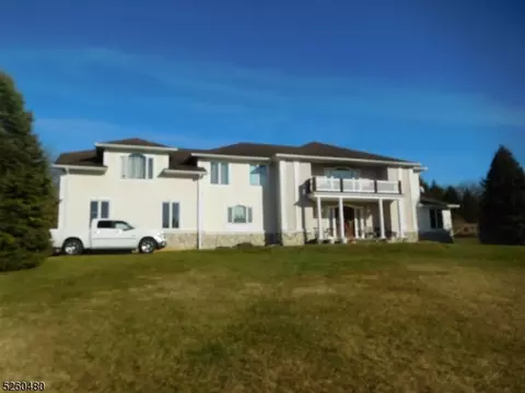 3 Arrowhead Ln, Green Township, NJ 07821