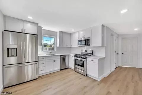 10 Monush St, South River, NJ 08882