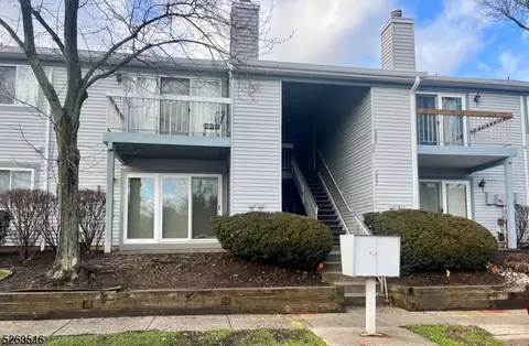 7 Henley Dr, Somerset, NJ 08873