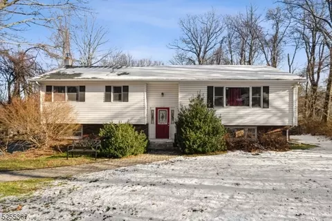 670 Canistear Rd, Highland Lakes, NJ 07422