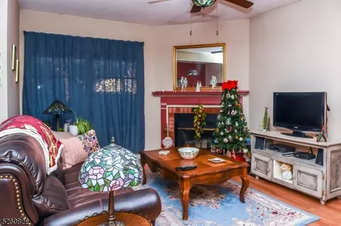 27 Iron Forge Vlg, Pompton Lakes, NJ 07442