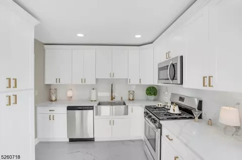 1 Jasko Ct, South Amboy, NJ 08879