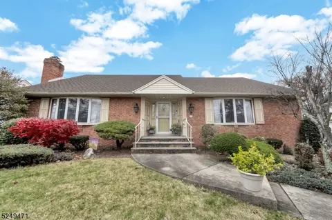 10 Manor Dr, Clifton, NJ 07013