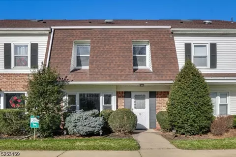 39 Wareham Ct, Scotch Plains, NJ 07076