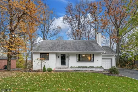 1091 Sunny View Rd, Mountainside, NJ 07092