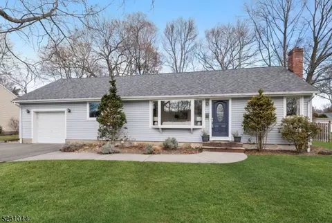 20 Barnard Dr, Oakland, NJ 07436