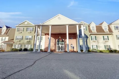 5303 Richmond Rd #303, West Milford, NJ 07480