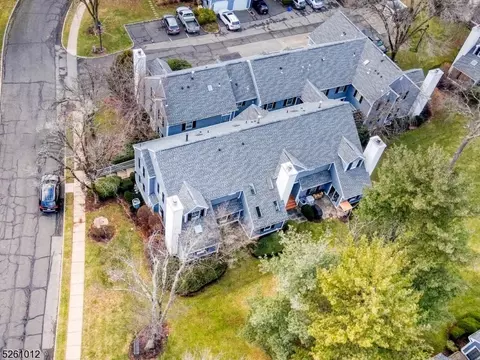 76 Countryside Dr #76, Basking Ridge, NJ 07920