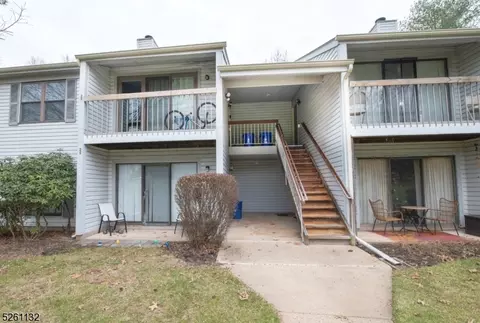 29 Crabapple Ln #29, Franklin Park, NJ 08823