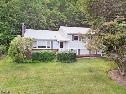 40 Park Heights Ave, Dover, NJ 07801