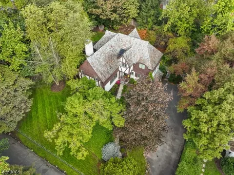 37 Barnsdale Rd, Millburn Twp, NJ 07078