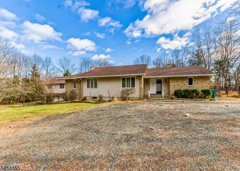 6 Strawberry Ln, Lebanon, NJ 08833