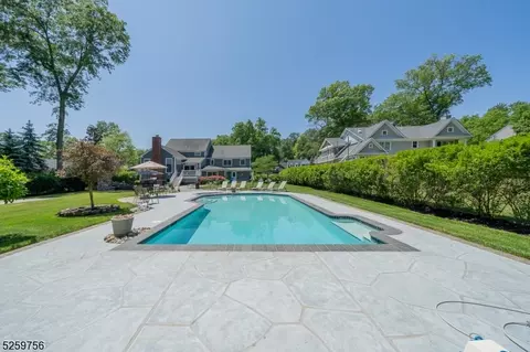 89 Hillside Ave, Florham Park, NJ 07932
