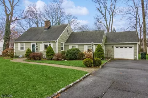 255 Hickory Ln, Mountainside, NJ 07092