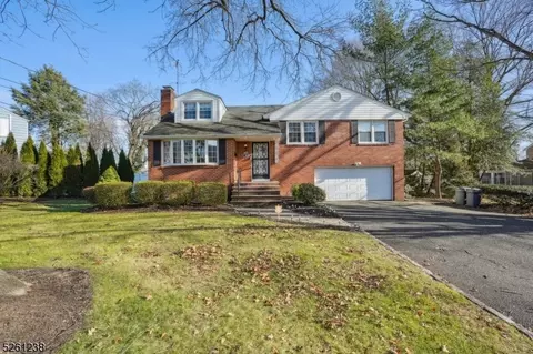83 Mali Dr, North Plainfield, NJ 07062