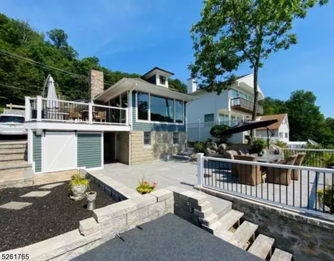 239 Hudson Ave, Hopatcong, NJ 07843