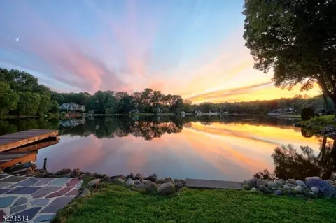 4 Lake Pl, Boonton, NJ 07005