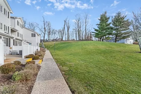 32 Parkside Rd, Bedminster, NJ 07921