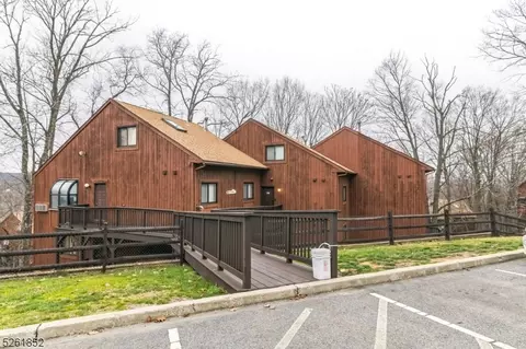 2 Keystone Ct 1 #1, Vernon, NJ 07462