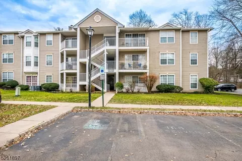 93 Lindsey Ct, Franklin Park, NJ 08823