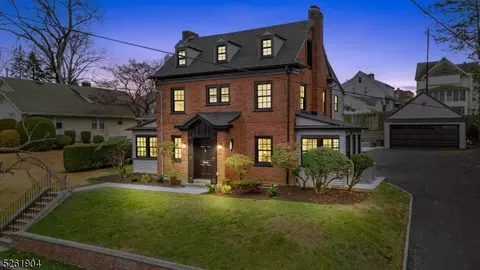 52 Clinton Ave, Kearny, NJ 07032