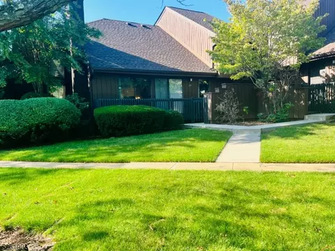 204 Kingsberry Dr, Somerset, NJ 08873