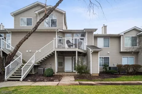 12 Ray Ct, Bedminster, NJ 07921