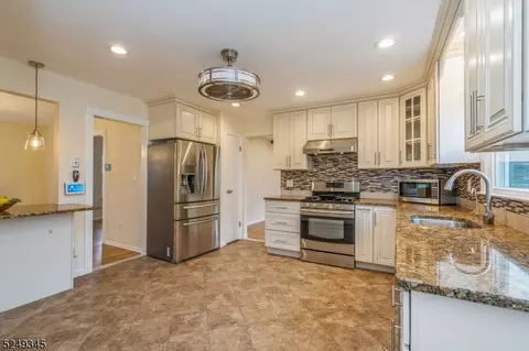 280 Goldfinch Dr, Bridgewater, NJ 08807