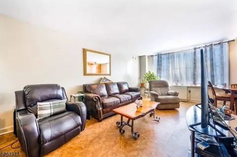 704-712 N Broad St #8D, Elizabeth, NJ 07208