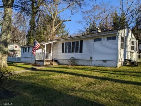17 Sunset Trl, Sparta, NJ 07871