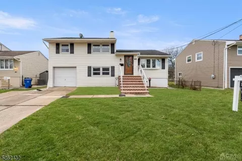 65 Taras Dr, Woodbridge Twp, NJ 08863