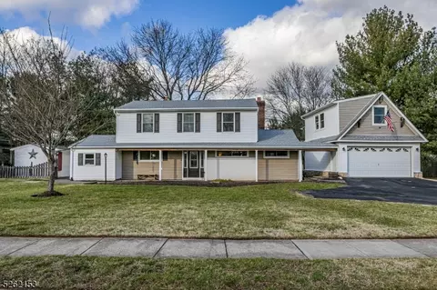 5 Meadowbrook Dr, Hillsborough, NJ 08844
