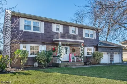 23 Club Rd, Fairfield, NJ 07004