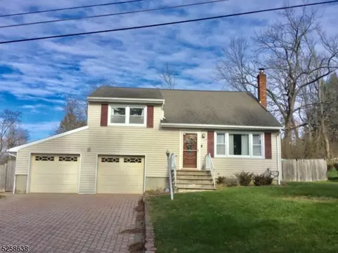 27 Wilson Dr, Ogdensburg, NJ 07439