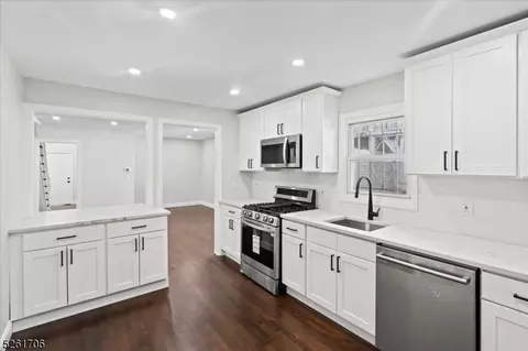 237 N 7th St, Newark, NJ 07107