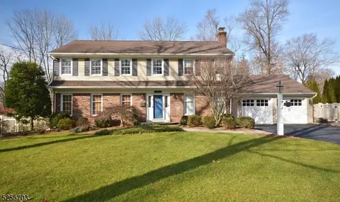34 Bristol Ct, Berkeley Heights, NJ 07922
