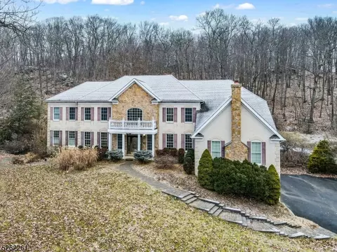 18 Quarterhorse Xing, Sparta, NJ 07871