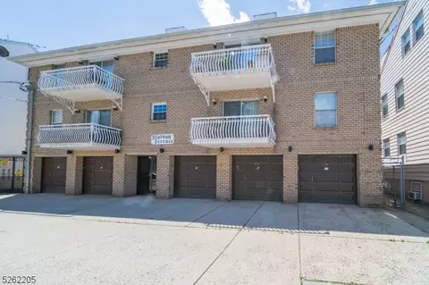 272-276 Walnut St #10E, Newark, NJ 07105