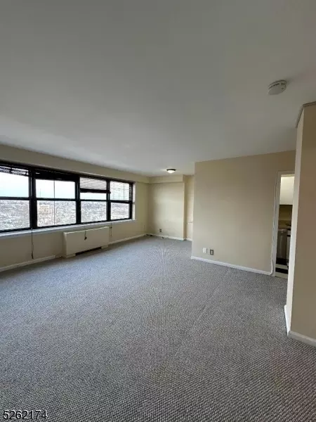 285 Aycrigg Ave 21-f #F, Passaic, NJ 07055