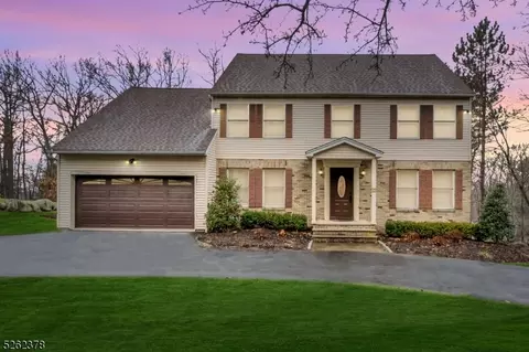 22 Malcolm Pl, Mahwah, NJ 07430