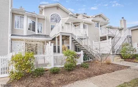 28 Bentley Ct, Bedminster, NJ 07921