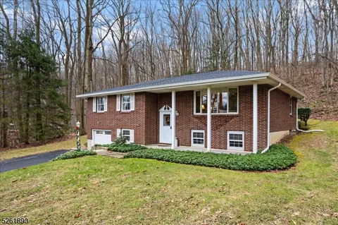 373 Tunnel Rd, Bethlehem Twp, NJ 08802