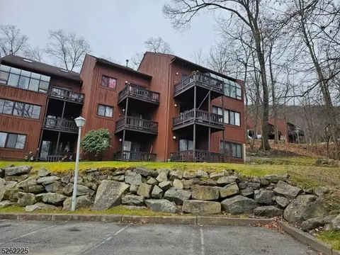 5 Telluride Ct #4, Vernon, NJ 07462