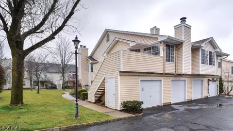 57 Foxwood Ct, Bedminster, NJ 07921
