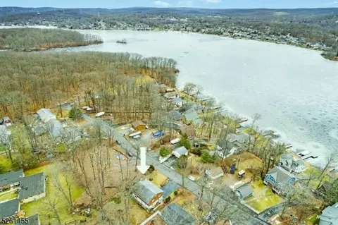74 N Lakeside Ave, Jefferson, NJ 07849