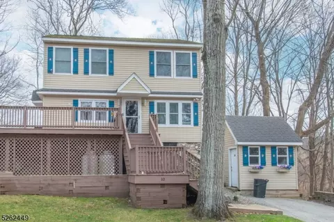 10 Burrow Rd, West Milford Twp, NJ 07421