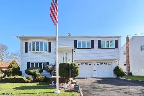 82 John St, Clark, NJ 07066