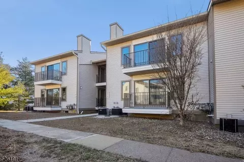 54 Sam Bonnell Dr #54, Clinton, NJ 08809